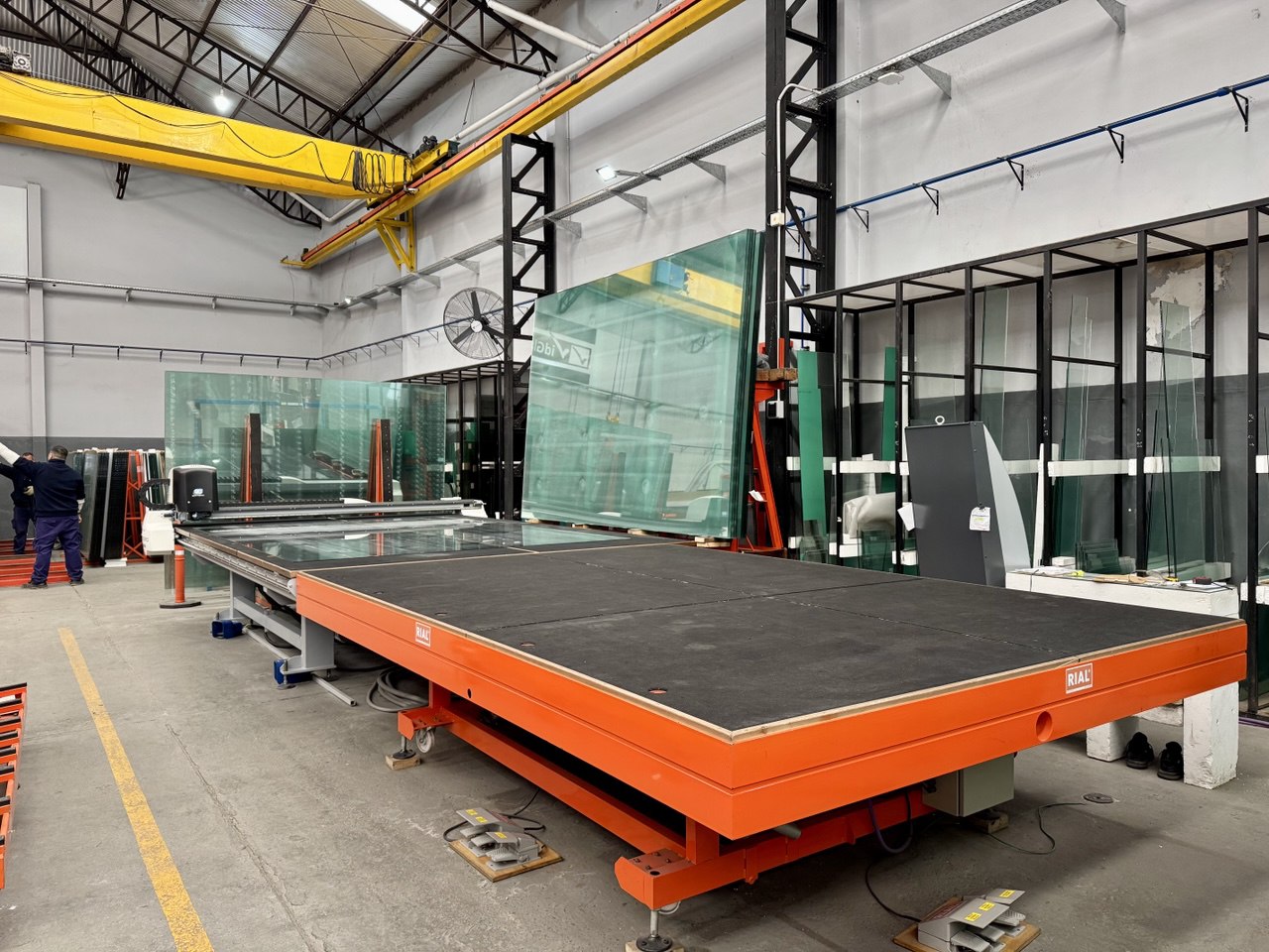 Planta de corte de vidrio VidGlass